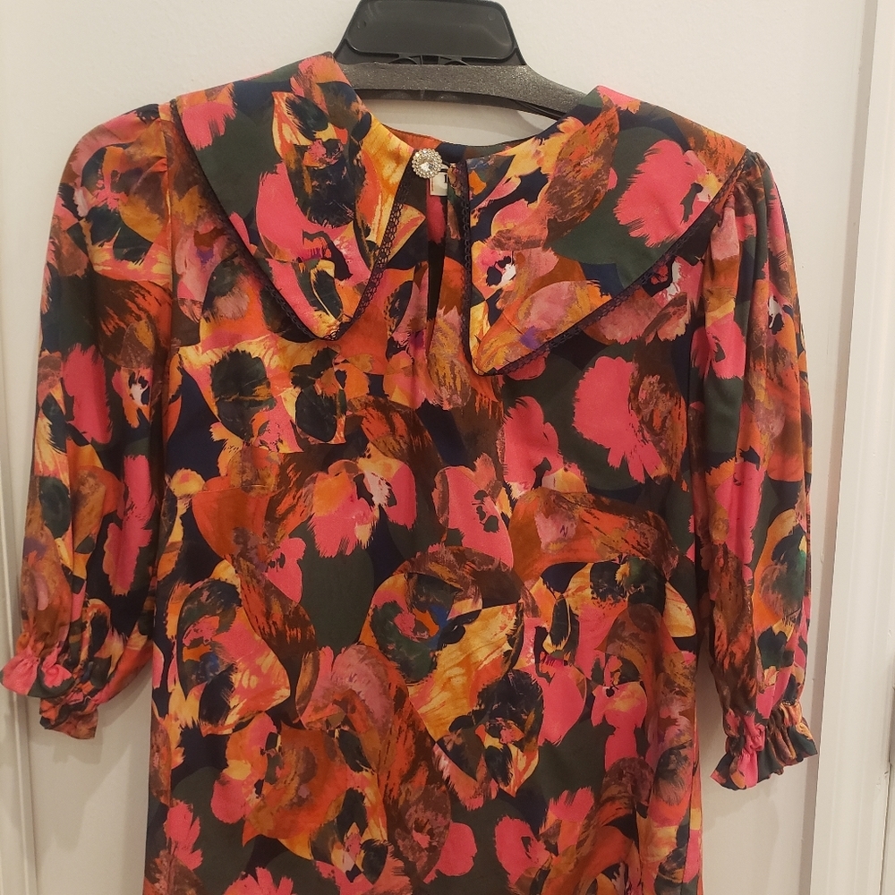 LES Acolytes European floral blouse with Peter Pan Collar size Small